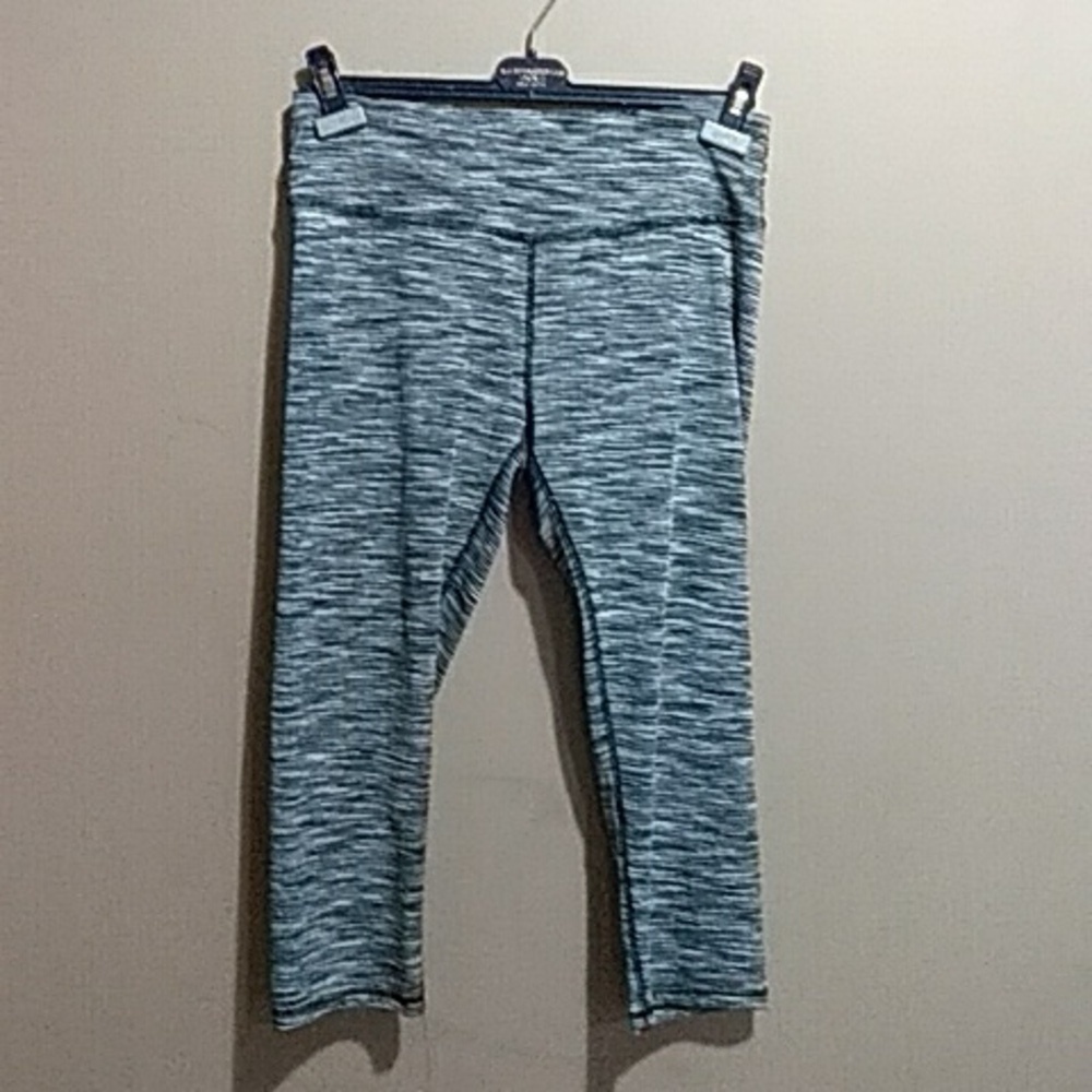 Capri leggings size large
